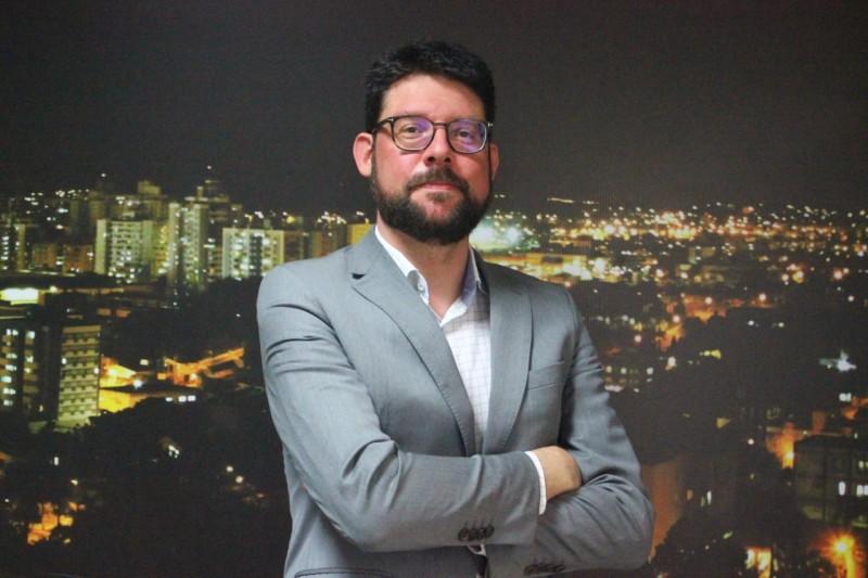 Convite inusitado para a melhor escolha da vida: a história de Luiz Eduardo Conti nas salas de aula