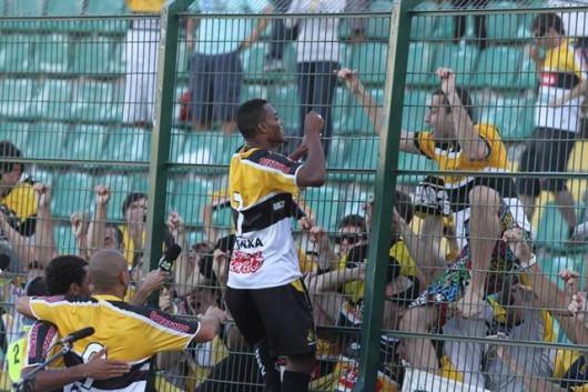 Artilheiro do Tigre, Lins comemora boa fase