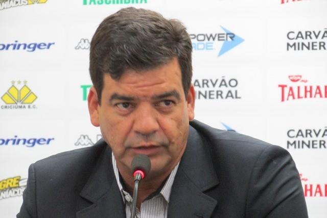 Moacir Jr. lamenta falta de atenção na bola parada