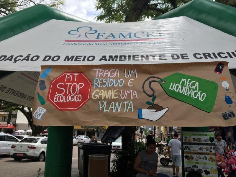 Pit Stop Ecológico na Praça Nereu Ramos inicia com resultados positivos
