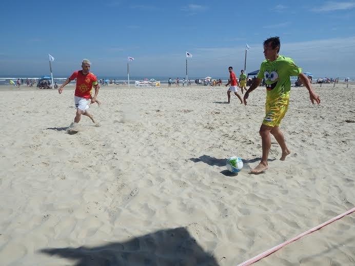 Inicia a competição de futebol de areia no Arroio do Silva