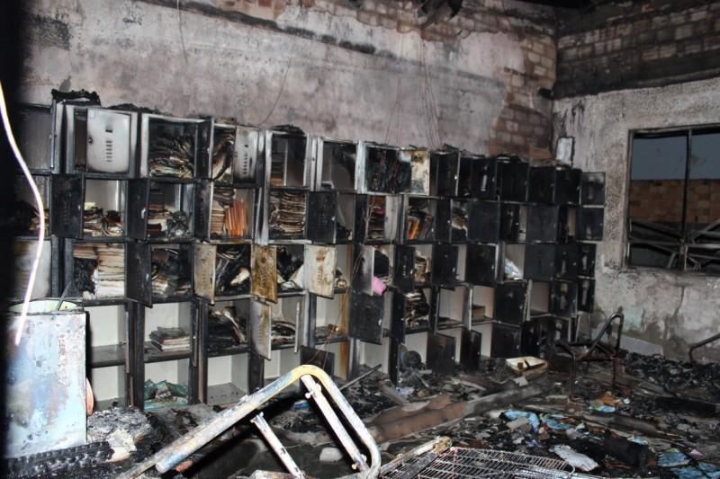 Fogo na escola Heriberto Hülse mobiliza bombeiros