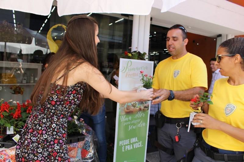 Fretta disponibiliza flores em alusão à chegada da Primavera