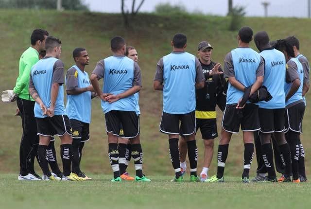Com Baier vetado pelo DM, Wagner Lopes encaminha time para encarar o Botafogo