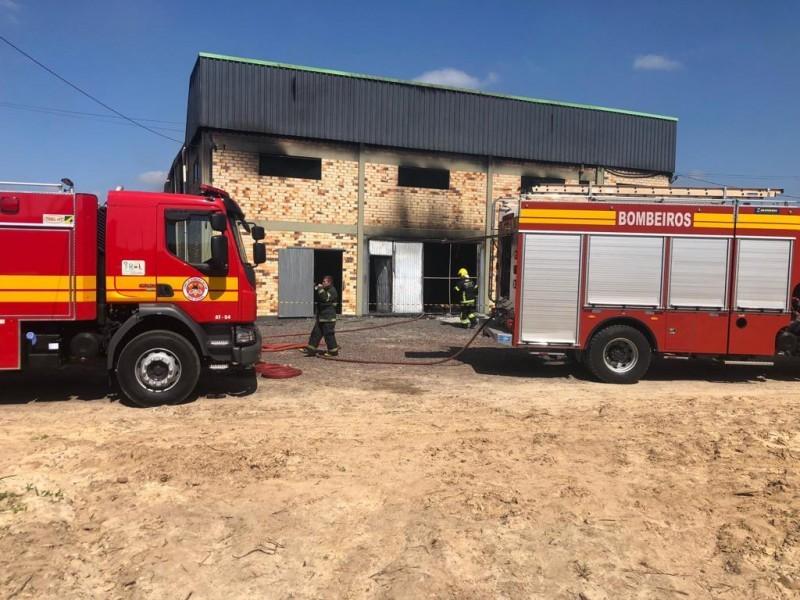 Suspeito de atear fogo em fábrica de etiquetas em Araranguá é preso 