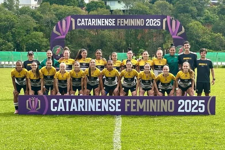 Meninas Carvoeiras perdem nos pênaltis e ficam com vice-campeonato catarinense