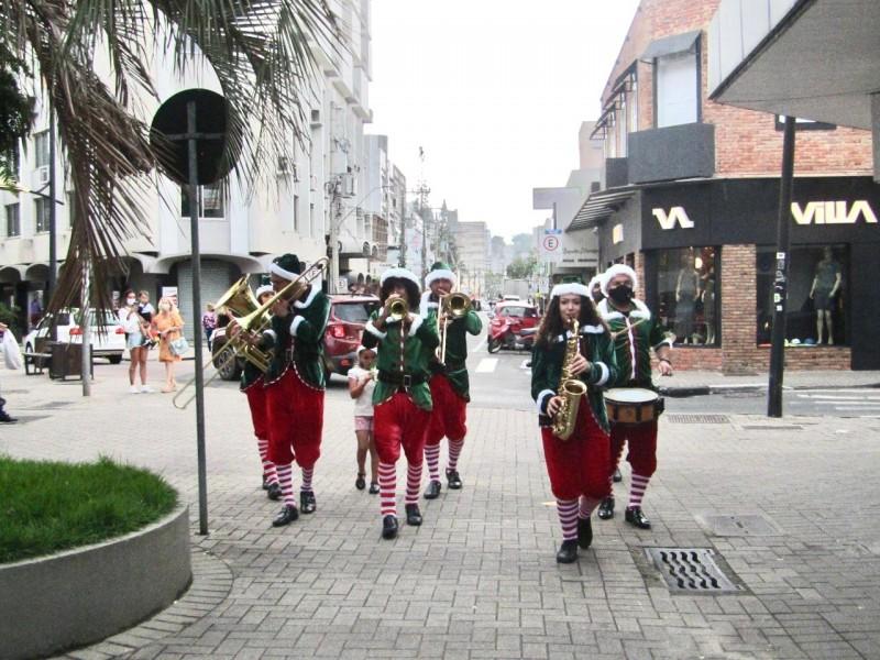 Caminhada no Centro marca encerramento do ‘Natal Para Todos’ em Criciúma