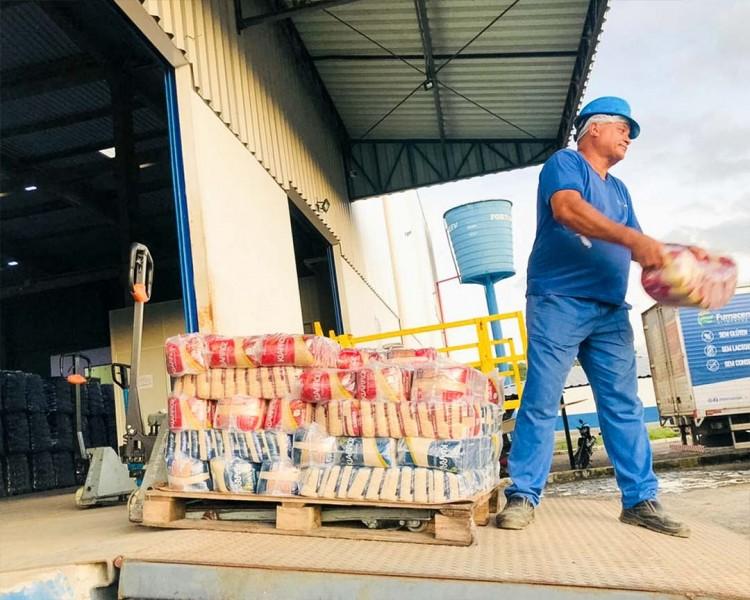 Fumacense Alimentos doa meia tonelada de arroz para afetados pelas chuvas em Pernambuco