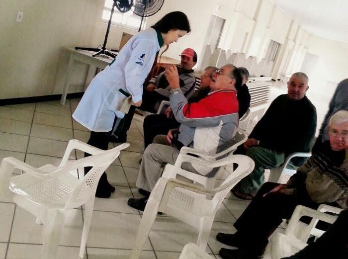 Grupo de hipertenso­­s e diabéticos recebe palestra sobre cuidados com a saúde bucal