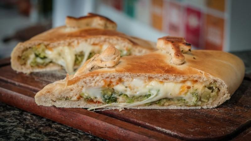 Demitido aos 46 anos, empreendedor cria receitas e inicia vendas de calzone 