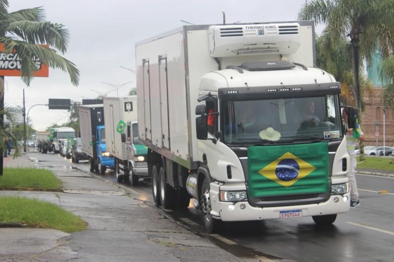 Carreata circula pela Avenida Centenário pedindo a saída do ministro Moraes do STF