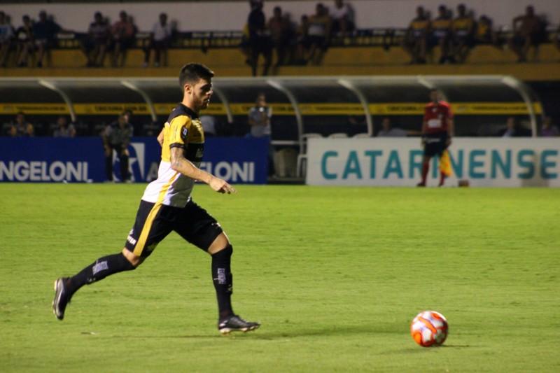  Eduardo renova com o Tigre por mais três anos