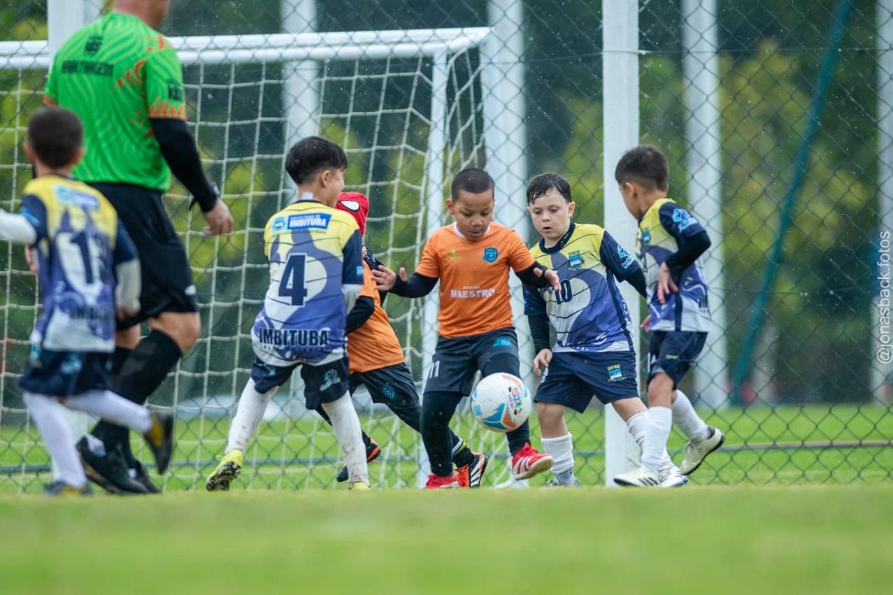 Torneio esportivo reúne quase 300 crianças neste domingo em Criciúma