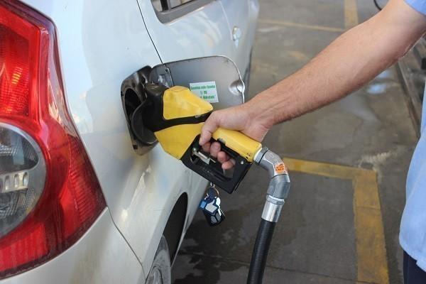 Gasolina comum com preço médio de R$ 4,34 em Içara 