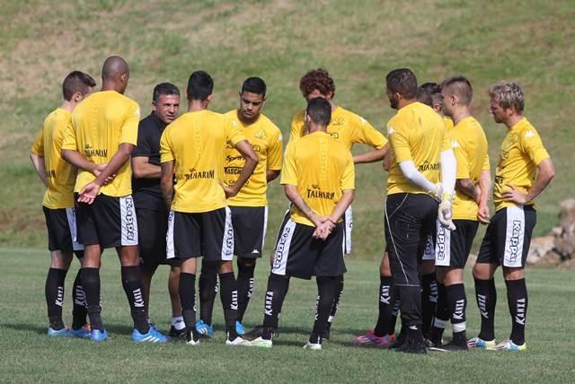 Cheio de desfalques, Criciúma enfrenta o Internacional