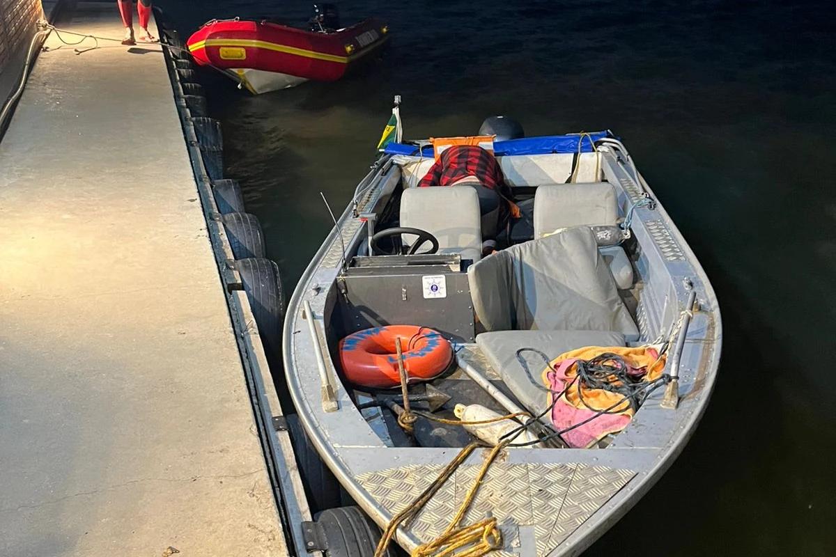 Falha mecânica deixa embarcação à deriva em Laguna
