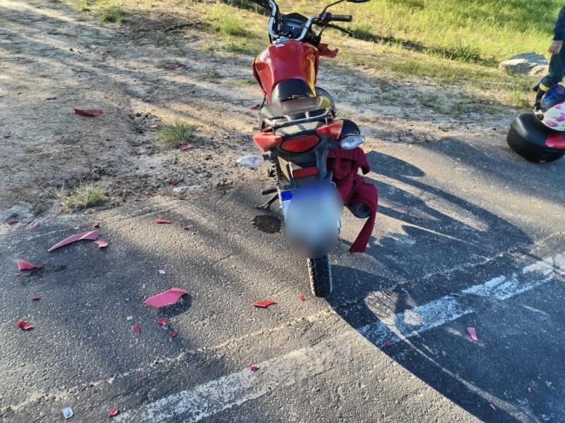 Acidente entre carro e moto deixa dois feridos em Jaguaruna