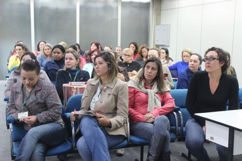 Profissionais são capacitados para atender população LGBT