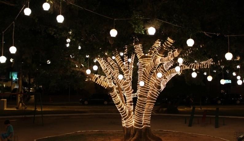 Um dos cartões postais de Criciúma já está iluminado para o Natal