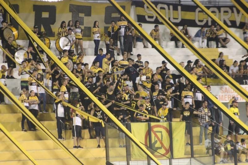Os Tigres: com mais de 30 membros, torcida deve comandar carvoeiros no estádio Jânio Moraes 