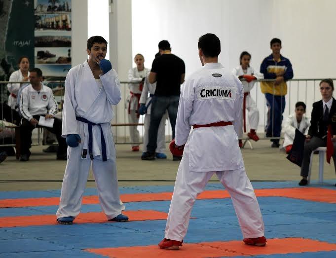Atletas de Criciúma disputam o Campeonato Estadual de Karatê