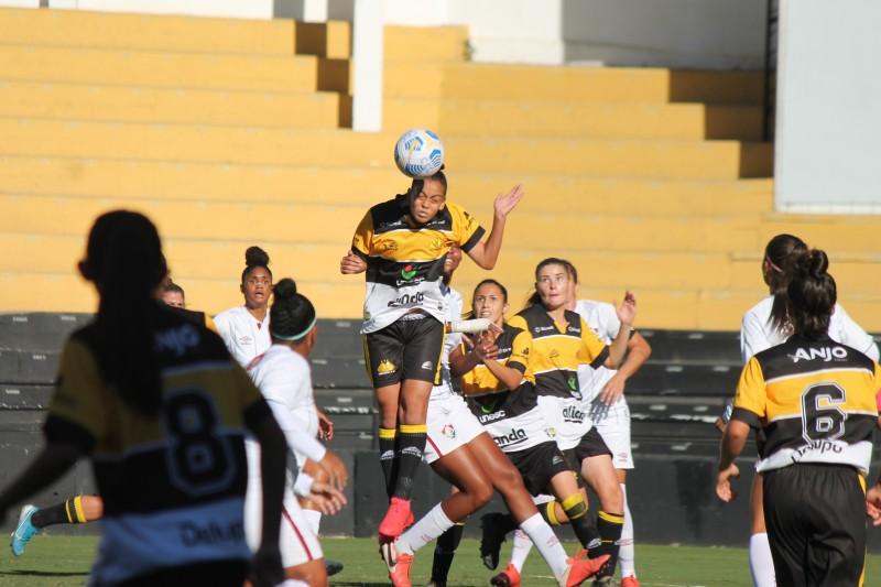 Pelo Campeonato Brasileiro, Criciúma perde em casa para o Fluminense