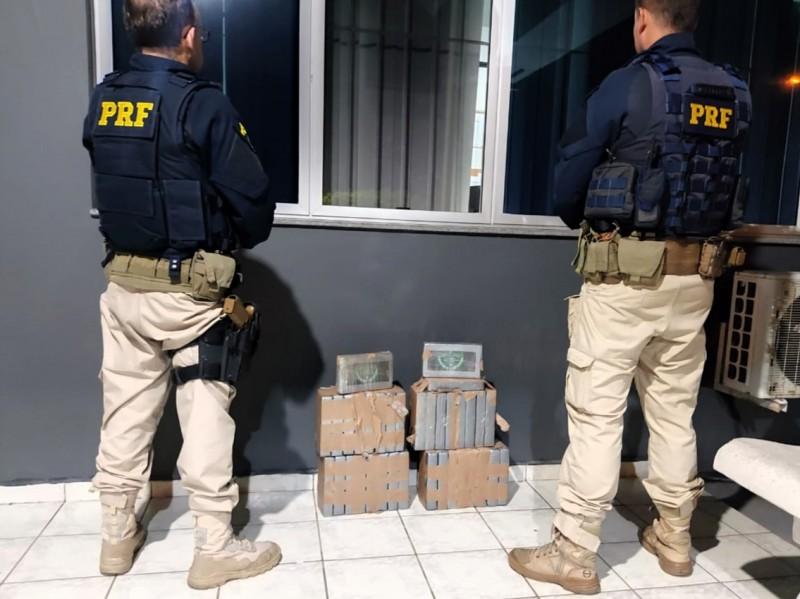 Motorista é abordado com 42 quilos de cocaína após tentar fugir da PRF em Imbituba