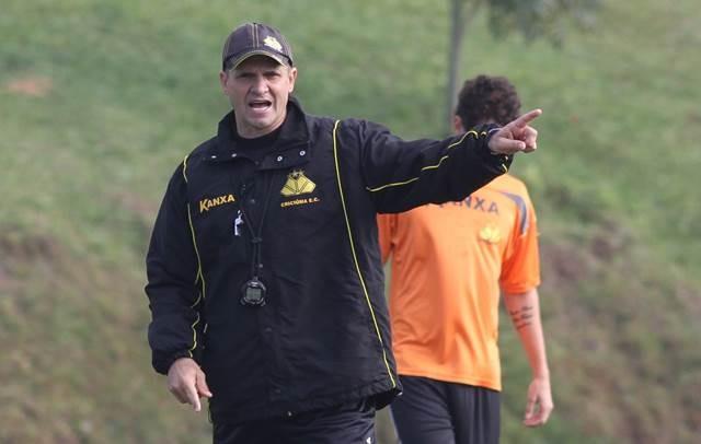 Tigre faz trabalho técnico-tático no Centro de Treinamento