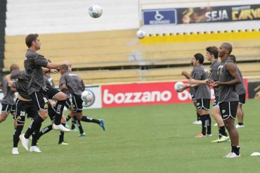 Comelli mantém equipe do clássico para encarar o Metropolitano