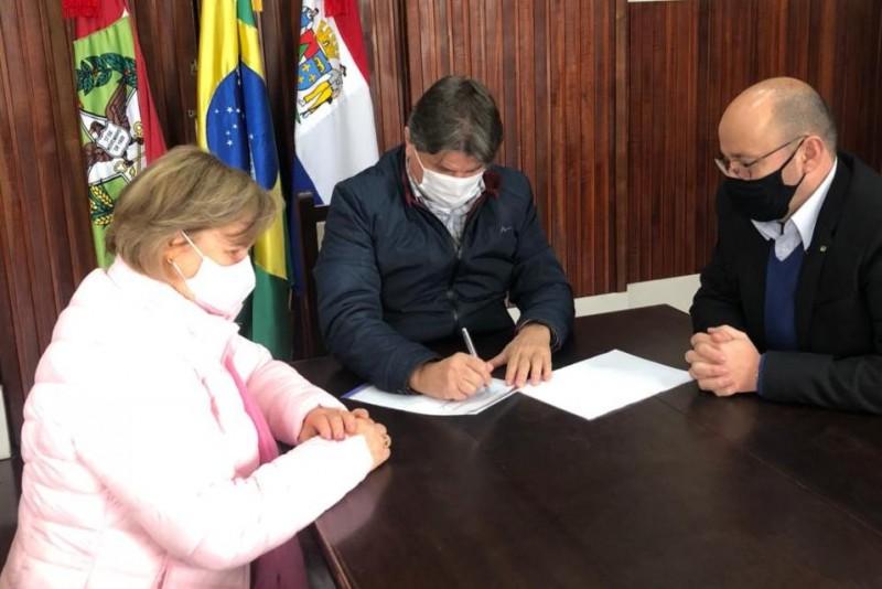 Unibave assina termo com Orleans para controle animal