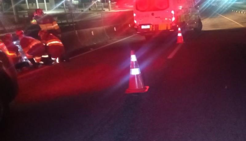 Mulher é atropelada e morta na BR-101