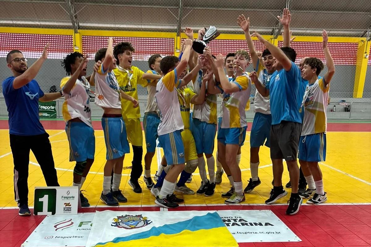 Atletas de Balneário Arroio do Silva conquistam medalha de ouro no Futsal sub-17
