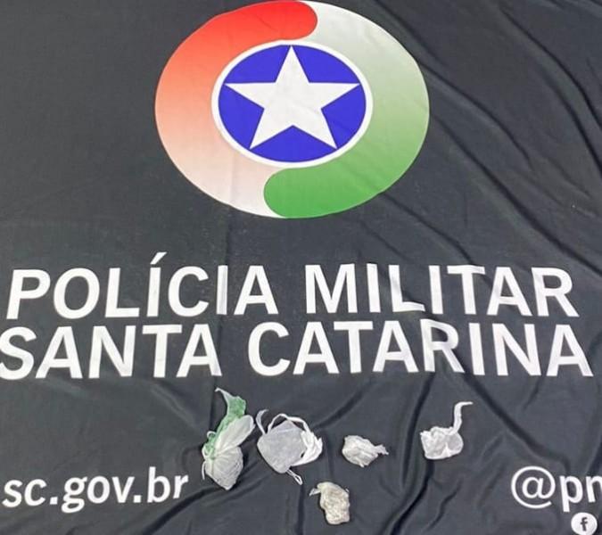 Homem é detido por tráfico de drogas no Terminal Central de Criciúma