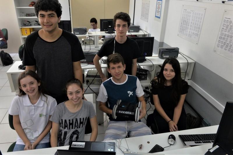 Estudantes do IFSC Criciúma se preparam para competição no Canadá