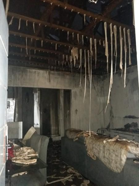 Criciúma: bombeiros salvam cachorro durante incêndio em residência 