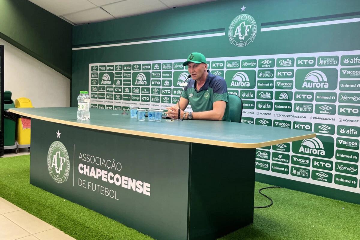 Gilmar Dal Pozzo lamenta pontos desperdiçados contra o Criciúma: 'A gente merecia um melhor resultado'