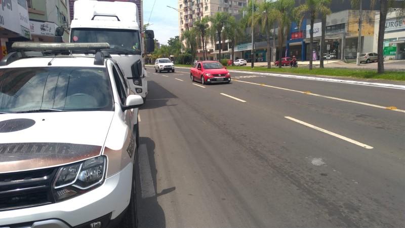 Após quase 1h de congestionamento, trânsito é liberado na avenida Centenário