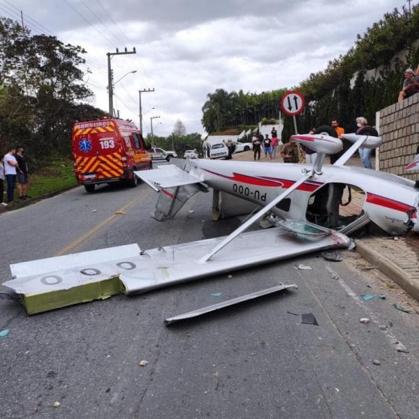 Santa Catarina: acidente com avião monomotor deixa duas pessoas feridas em Guabiruba
