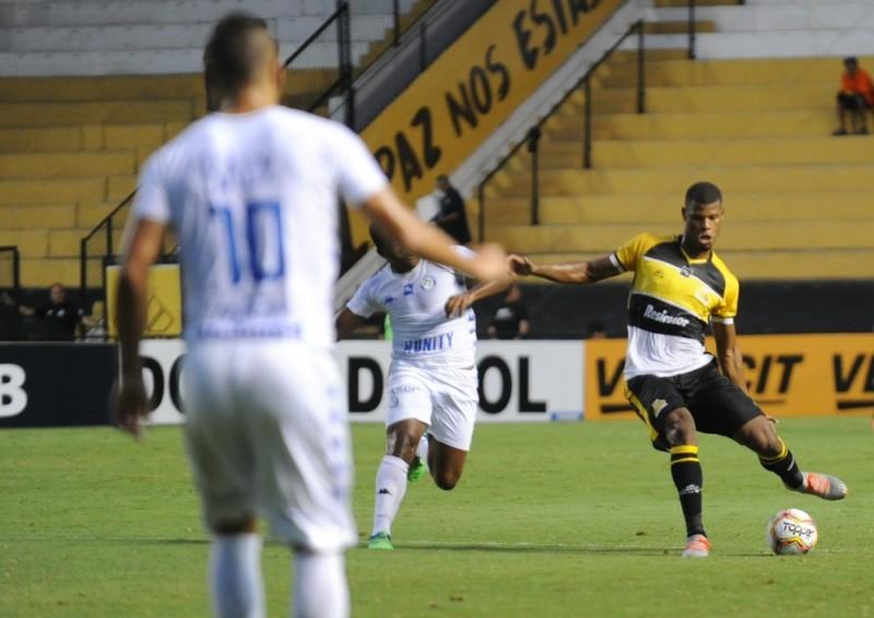 “Nosso grupo é muito forte”, afirma zagueiro Fabão 