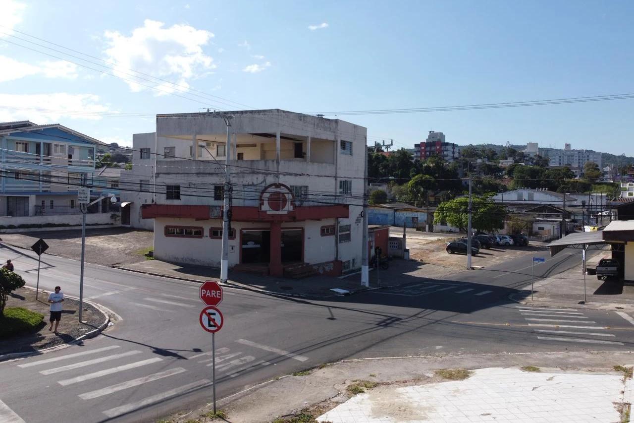 Sequência de acidentes em cruzamento preocupa moradores no Operária Nova, em Criciúma