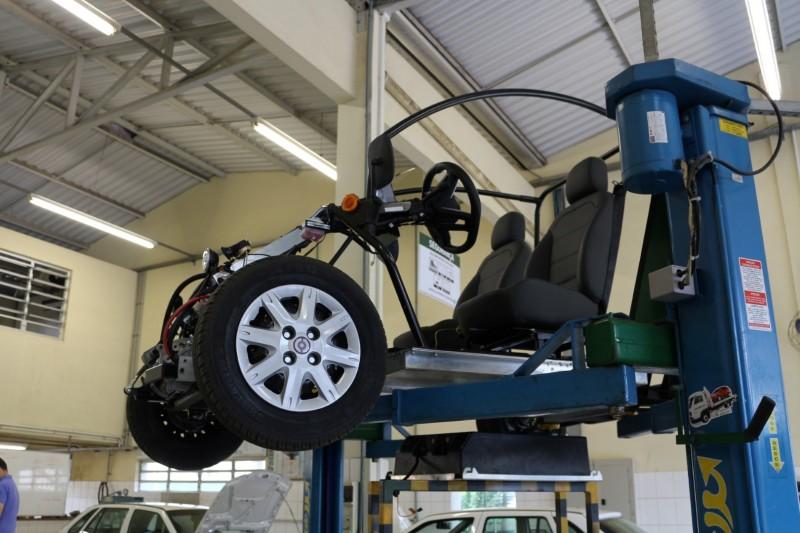 Satc promove primeiro treinamento didático com carro elétrico 