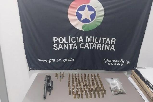 Polícia Militar apreende drogas e mais de 90 munições em Passo de Torres
