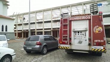 Princípio de incêndio atinge centro paroquial, de Araranguá 