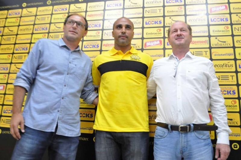 Criciúma apresenta Deivid Souza