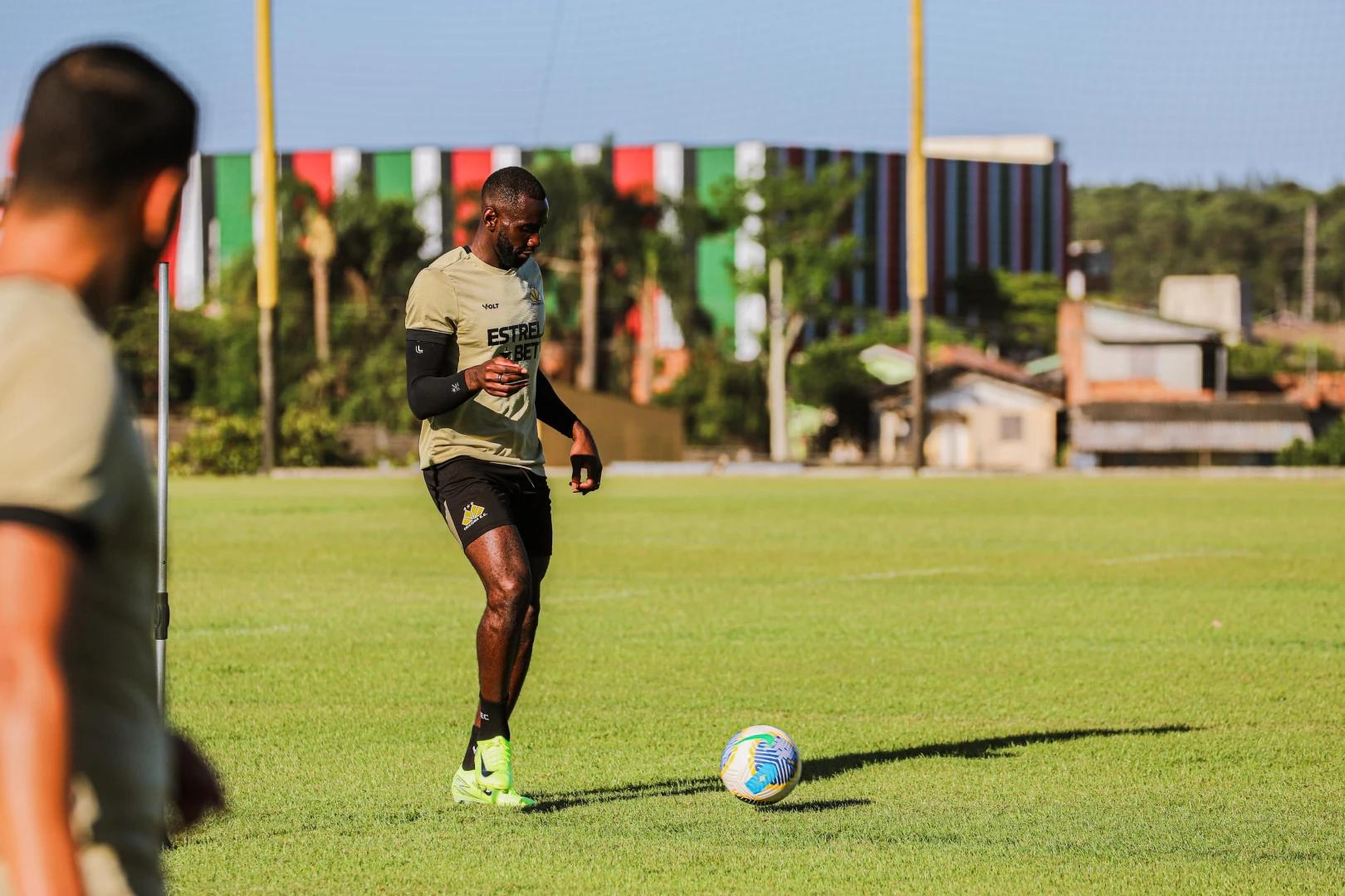 Criciúma busca vitória diante do São Paulo neste sábado para chegar mais perto dos 45 pontos