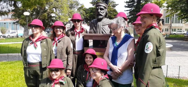 Bisneta de Anita visita lugares onde heroína passou