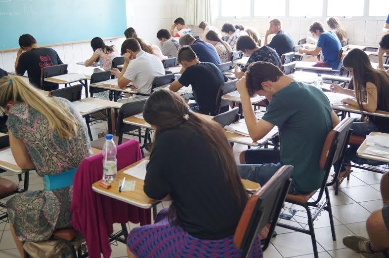 Candidatos prestam Vestibular da Esucri neste sábado