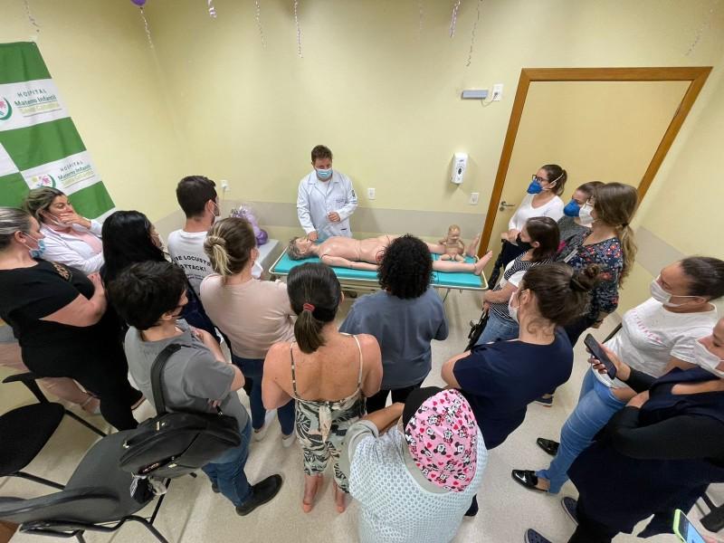 Novembro Roxo: no mês da prematuridade, HMISC promove evento sobre cuidados com bebês prematuros 