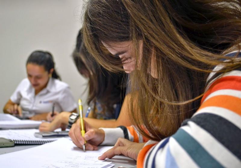 Unesc oferece bolsas para Sociologia e Letras/Inglês