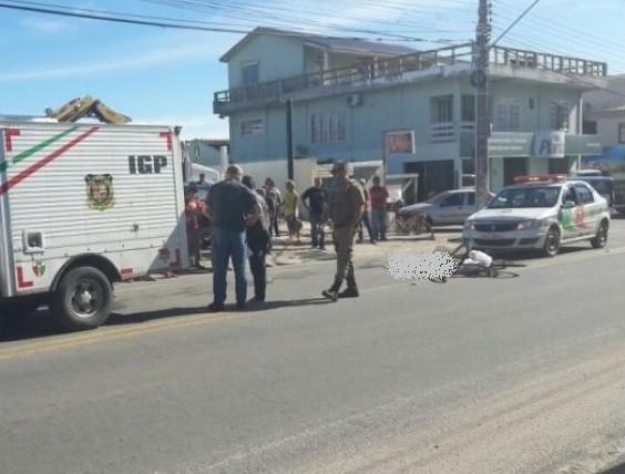 Ciclista morre após ser atropelado por caminhão